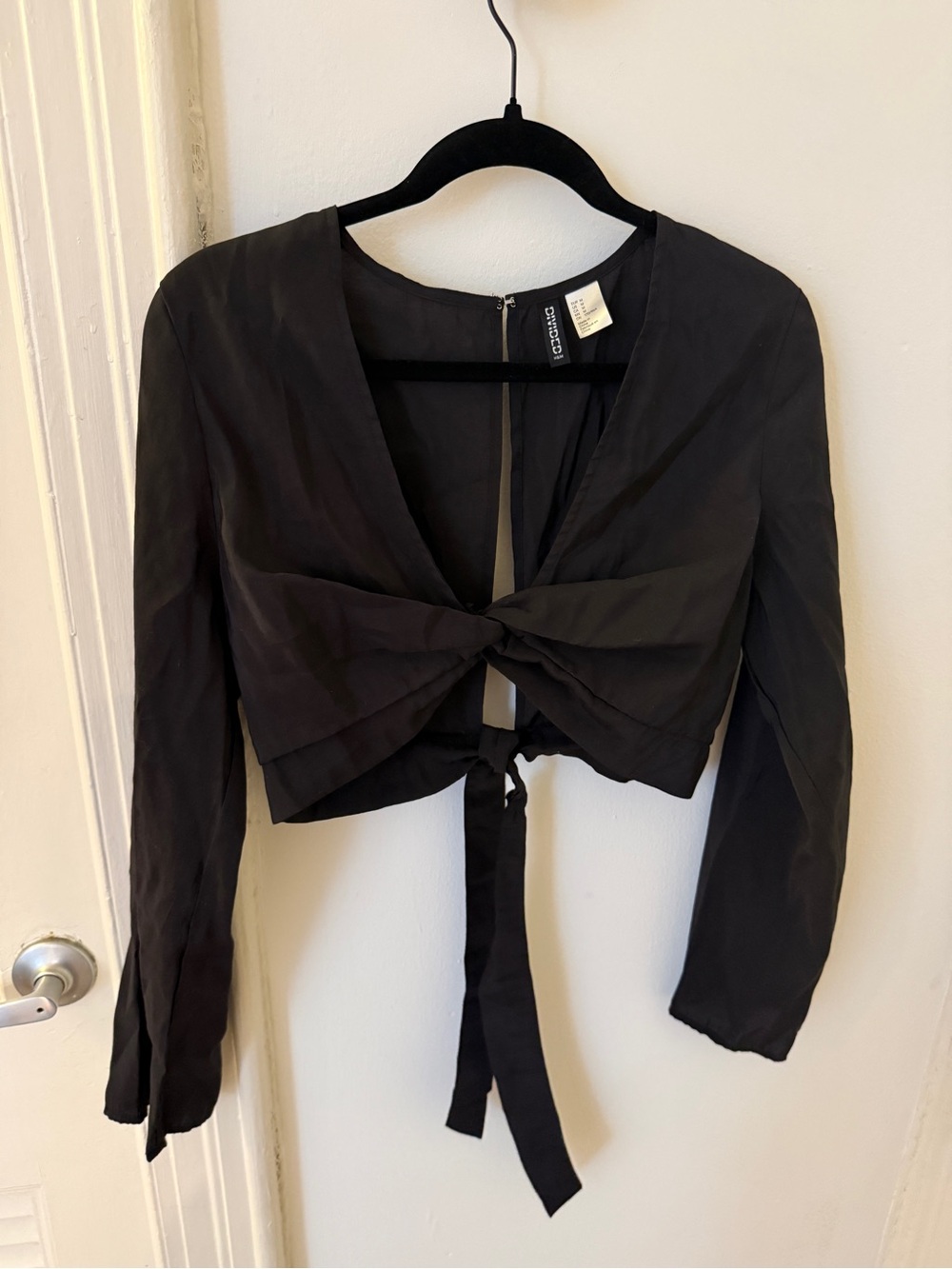 H&M Black Tie-Front Long Sleeve Crop Top